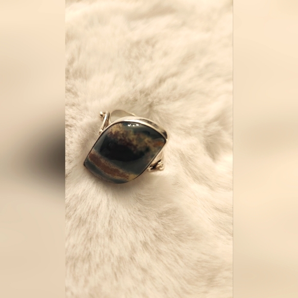 Crystal Stone And Silver Ring - Picture 3 of 8